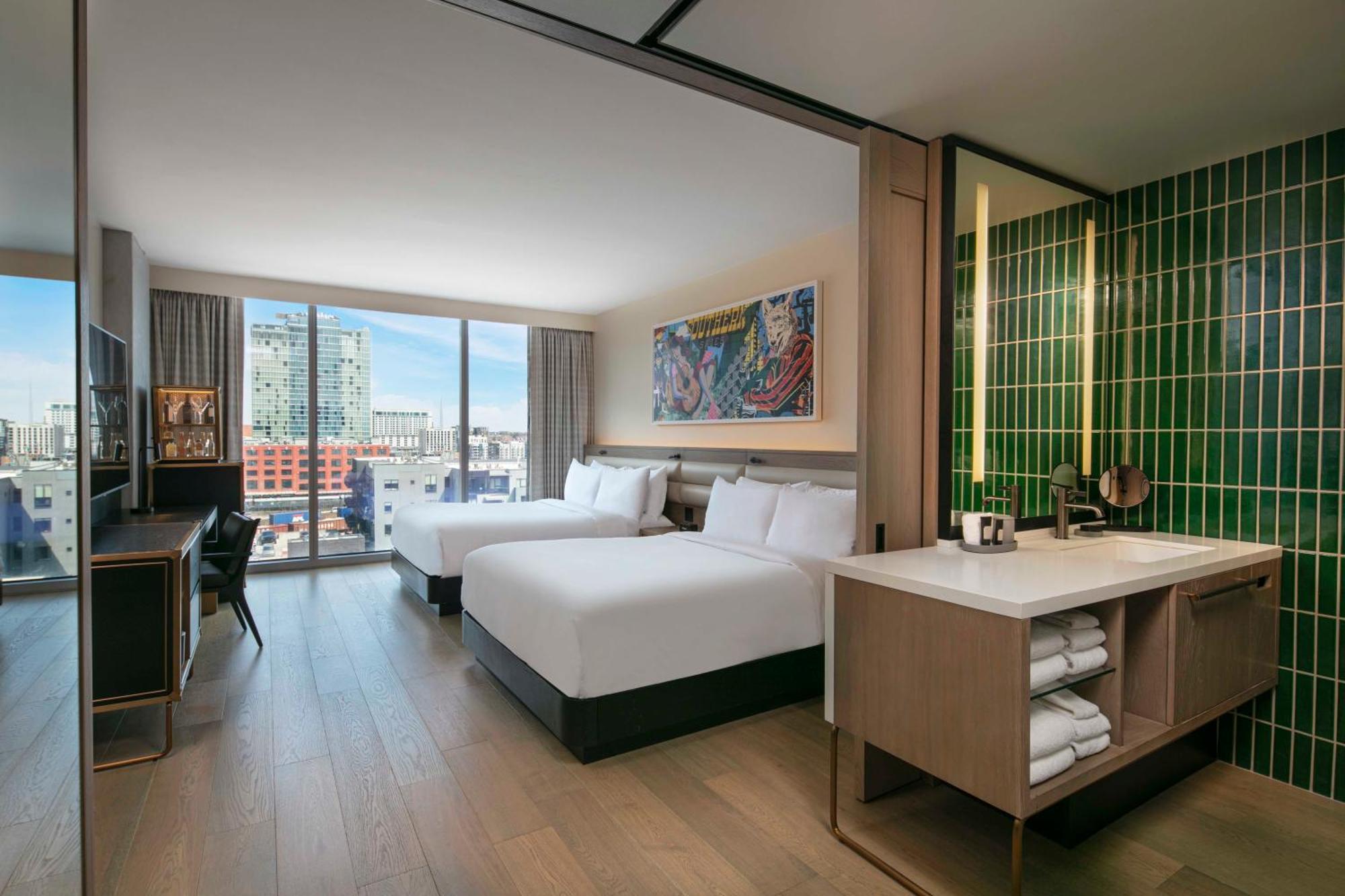 W Hotel 5*